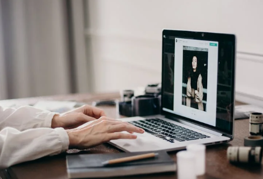 精品无码产区一区二-成人AV-免费AV网站：信创引领，鞭策网站扶植国产化