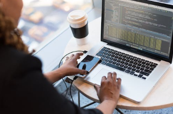 两化融会：精品无码产区一区二-成人AV-免费AV网站网站扶植的强力引擎